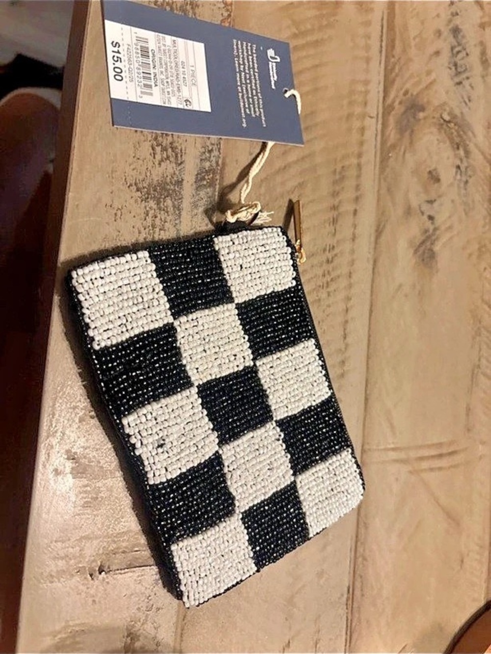 Universal thread Accessory in Black & White NWT